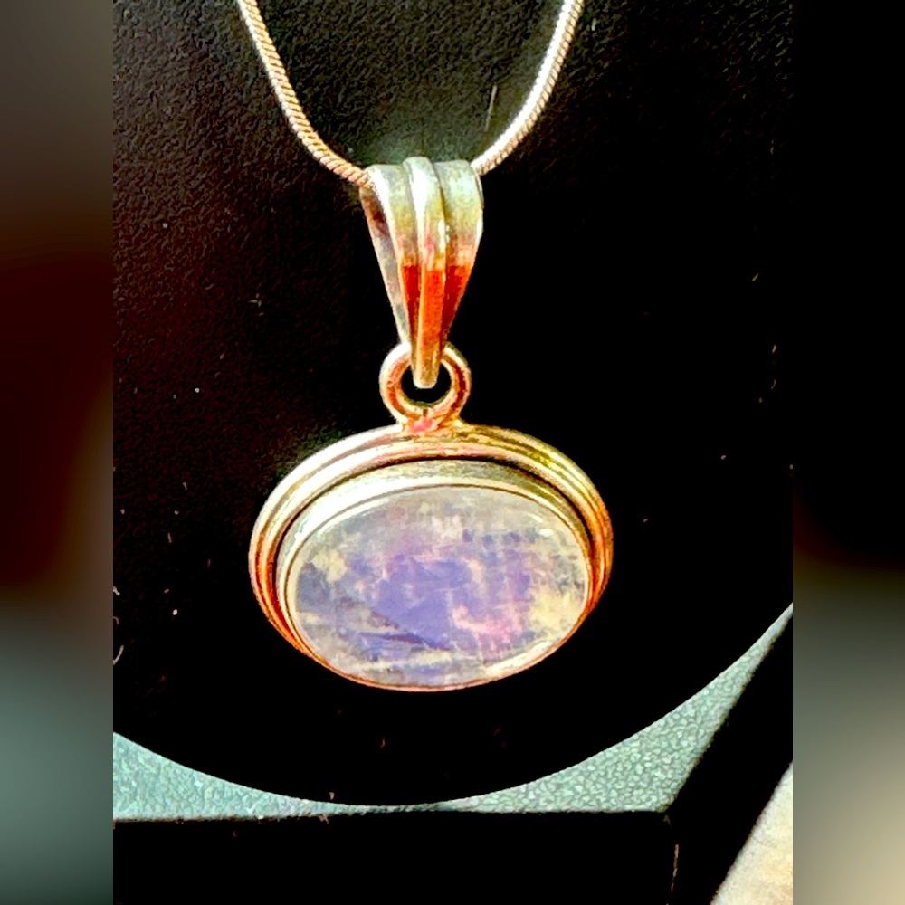 20” 925 Silver and Moonstone Pendant Necklace